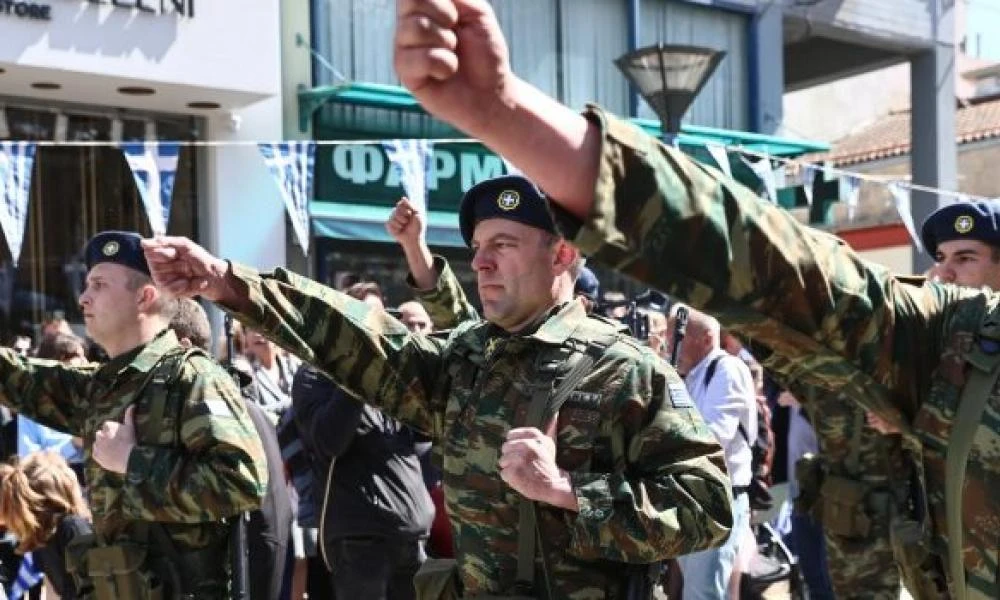 Πυρά κατά της ηγεσίας του στρατού εξαπέλυσε ο Πλεύρης: Aφορμή η παρέλαση του Κασσελάκη
